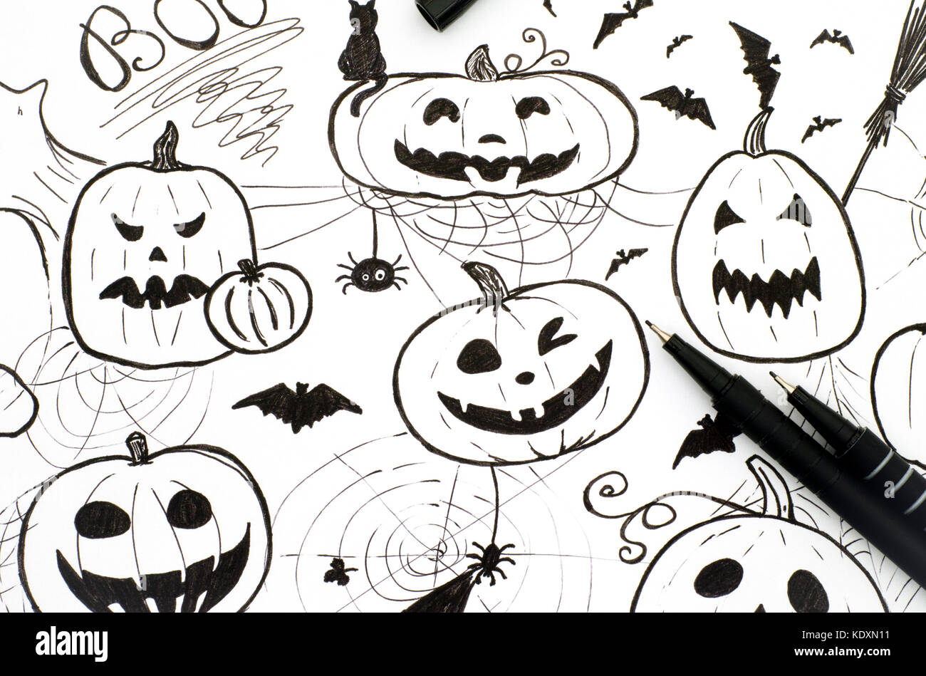 Halloween Konzept. Marker Handzeichnung mit zwei Stiften. Schwarz und Weiß. Stockfoto Halloween Konzept. Marker Handzeichnung mit zwei Stiften. Schwarz und Weiß. Stockfoto