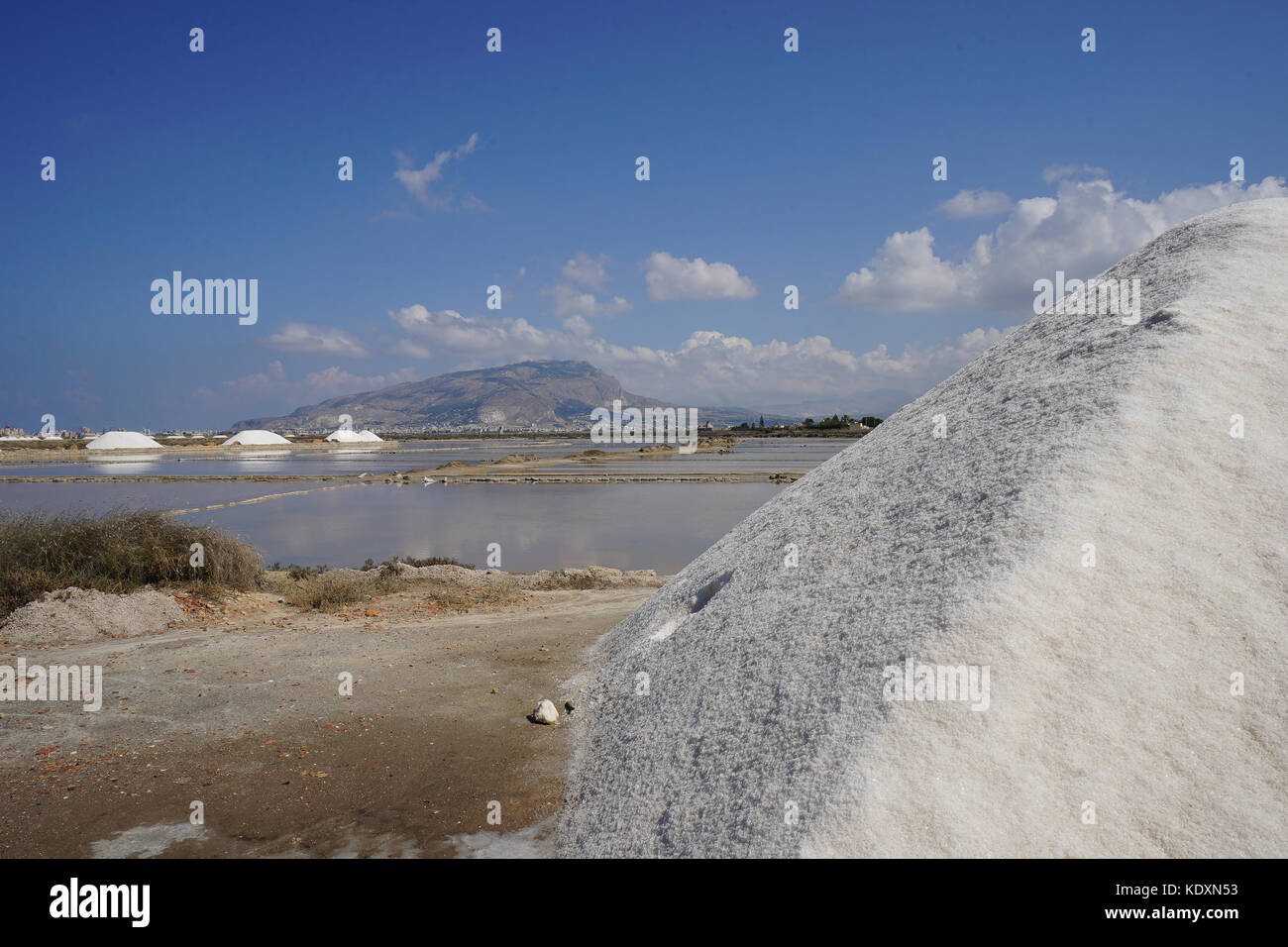 Die Salinen in der Nähe von Trapani. Aus einer Serie von Fotos in Sizilien, Italien. foto Datum: Samstag, September 30, 2017 Photo Credit: ROGE Stockfoto