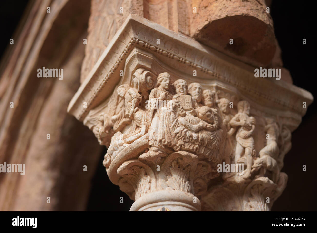 Eine ornamentale Kapital in die benediktinische Klöster neben dem Dom in Monreale, eines der bedeutendsten Beispiele normannischer Architektur, während einer ce Stockfoto