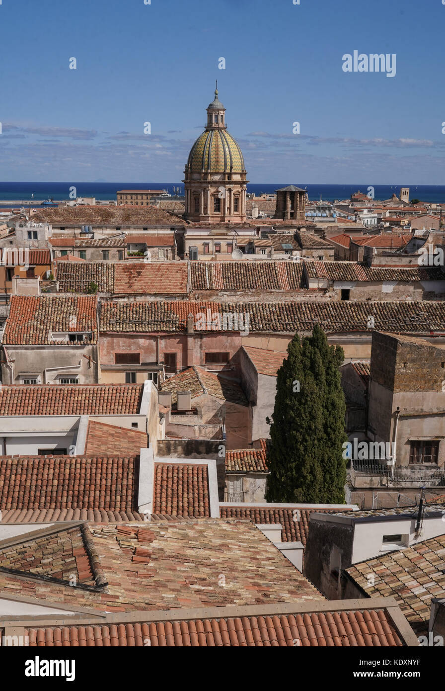 Ein Blick über die Dächer von Palermo Altstadt. Aus einer Serie von Fotos in Sizilien, Italien. foto Datum: Sonntag, 8. Oktober 2017. Photo credit Shou Stockfoto