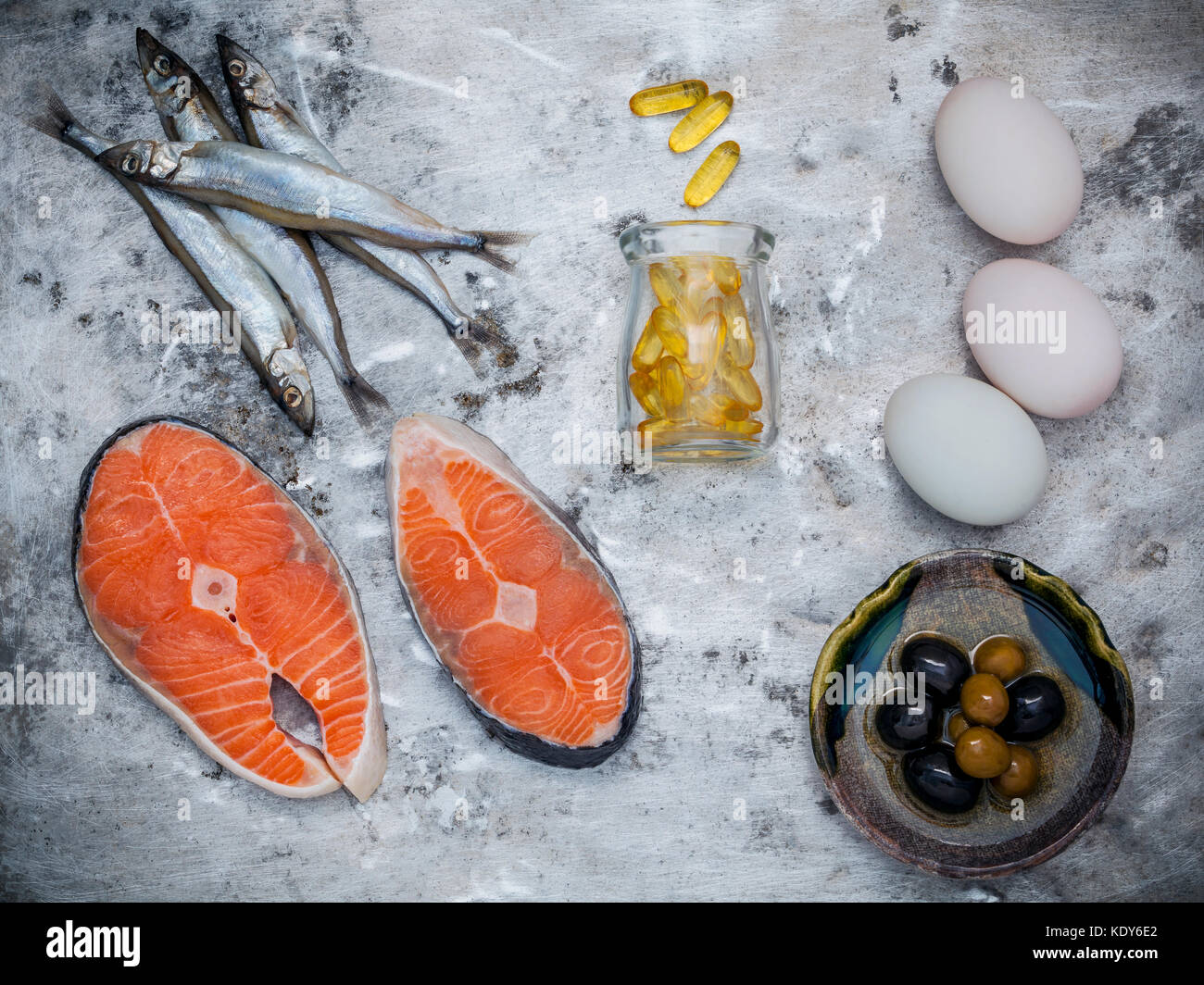 Auswahl essen Quellen von Omega 3 und ungesättigte Fette. superfood hohe Vitamin E und einen hohen Nährwert für Gesundheitsversorgung. shishamo Fisch, Lachs fil Stockfoto