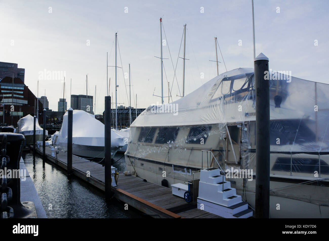 Schiff mit einer Staubabdeckung einen Hafen in Boston, Massachusetts, United States Stockfoto