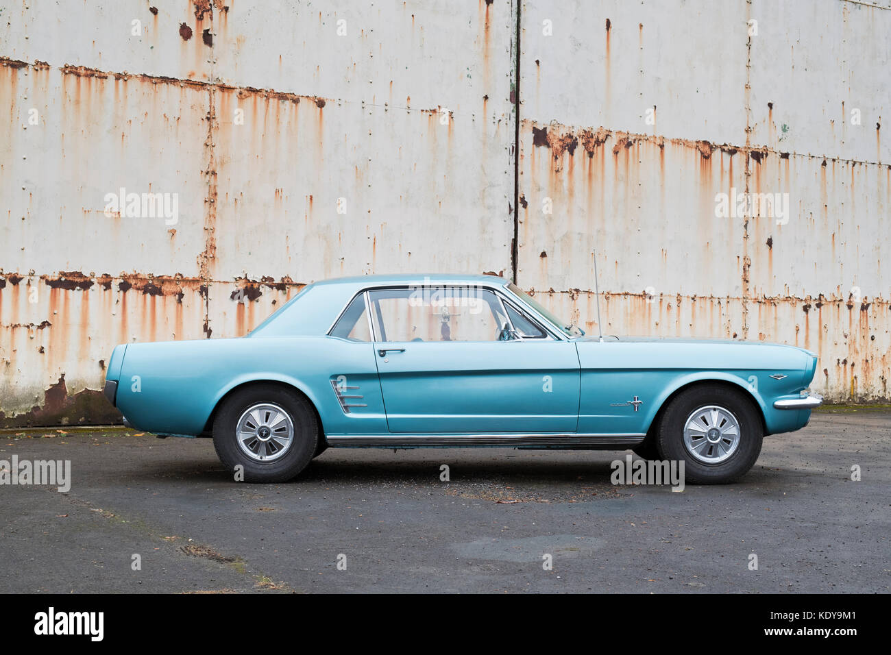 1966 Ford Mustang im Bicester Heritage Center. Oxfordshire, England Stockfoto