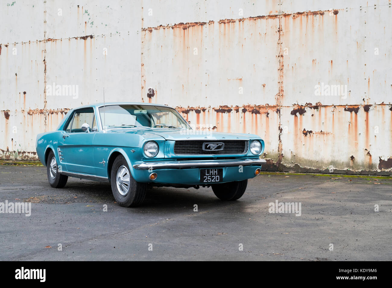 1966 Ford Mustang im Bicester Heritage Center. Oxfordshire, England Stockfoto