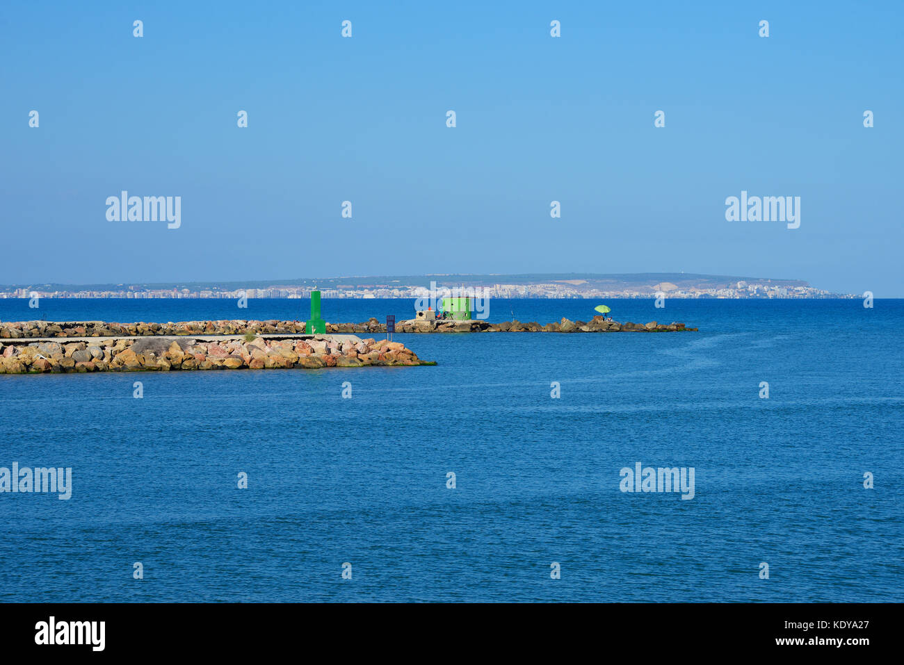 Mündung des Flusses Segura - gola del rio segura - in Guardamar del Segura am Mittelmeer, Alicante, Spanien Stockfoto