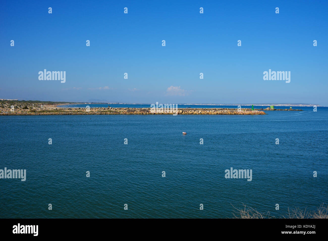 Mündung des Flusses Segura - gola del rio segura - in Guardamar del Segura am Mittelmeer, Alicante, Spanien Stockfoto