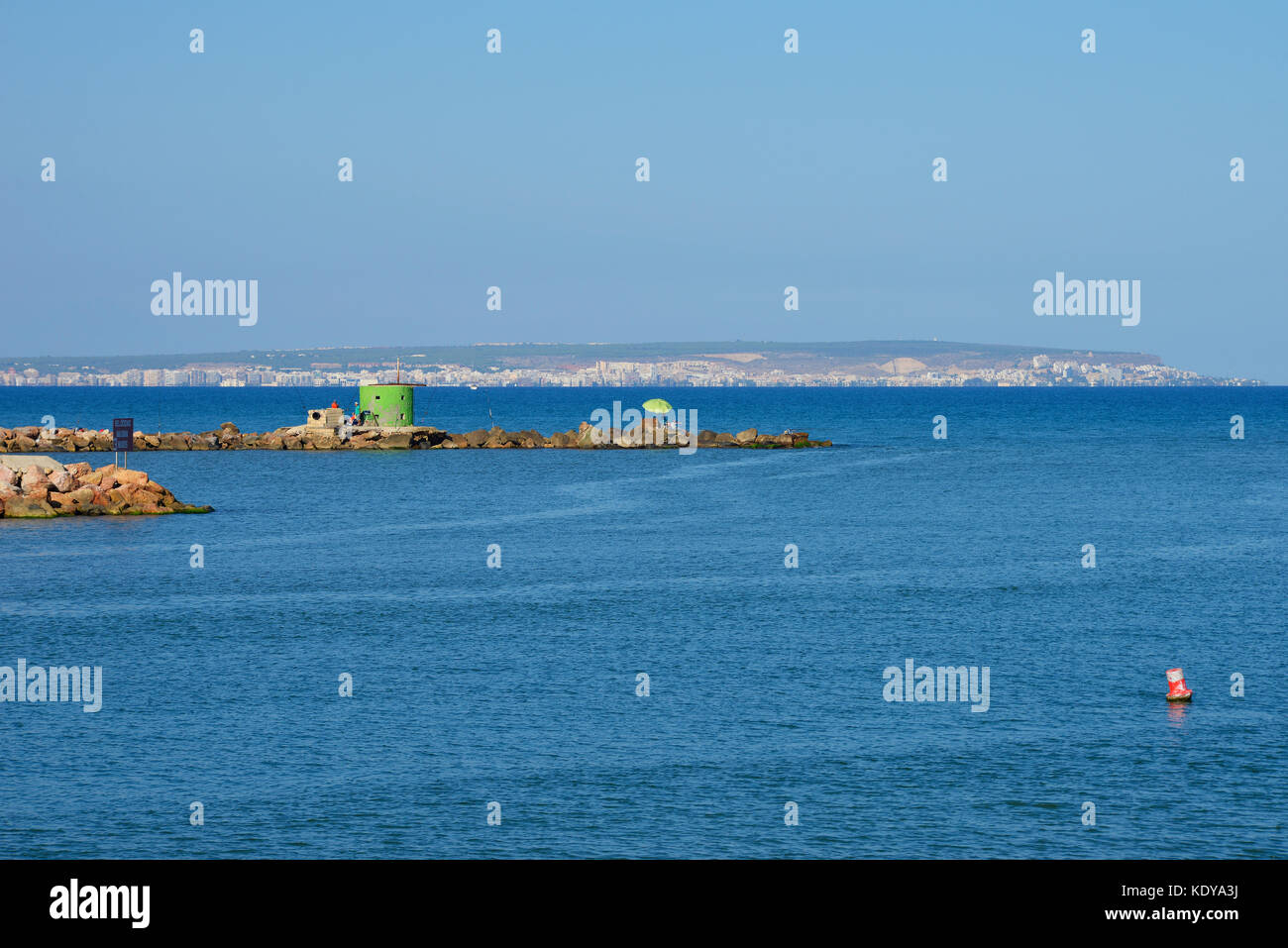 Mündung des Flusses Segura - gola del rio segura - in Guardamar del Segura am Mittelmeer, Alicante, Spanien Stockfoto