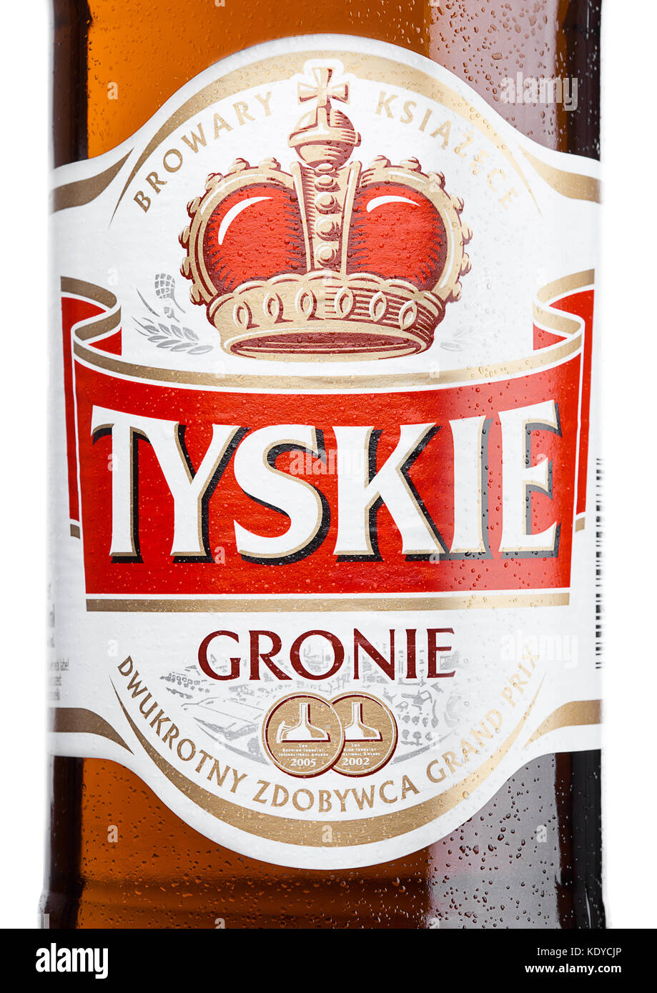 LONDON, UK - MARCH 23, 2017 : Flaschenetikett von Tyskie Bier auf weißem Hintergrund. Yskie Bier wurde erstmals 1629 gebraut und befindet sich in Polen. Stockfoto