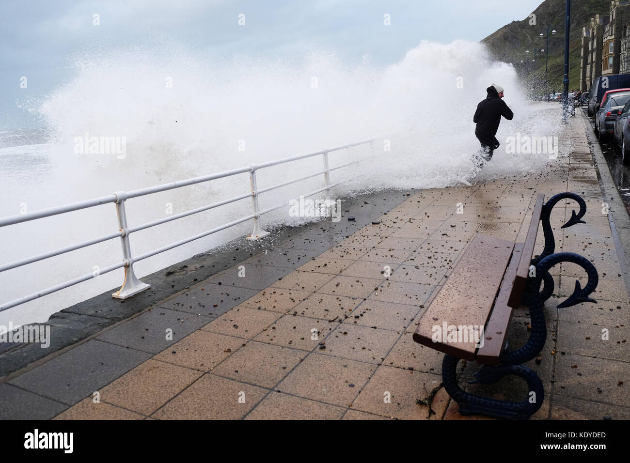 Sturm ophelia Wellen in Aberystwyth wales Oktober 2017 Stockfoto