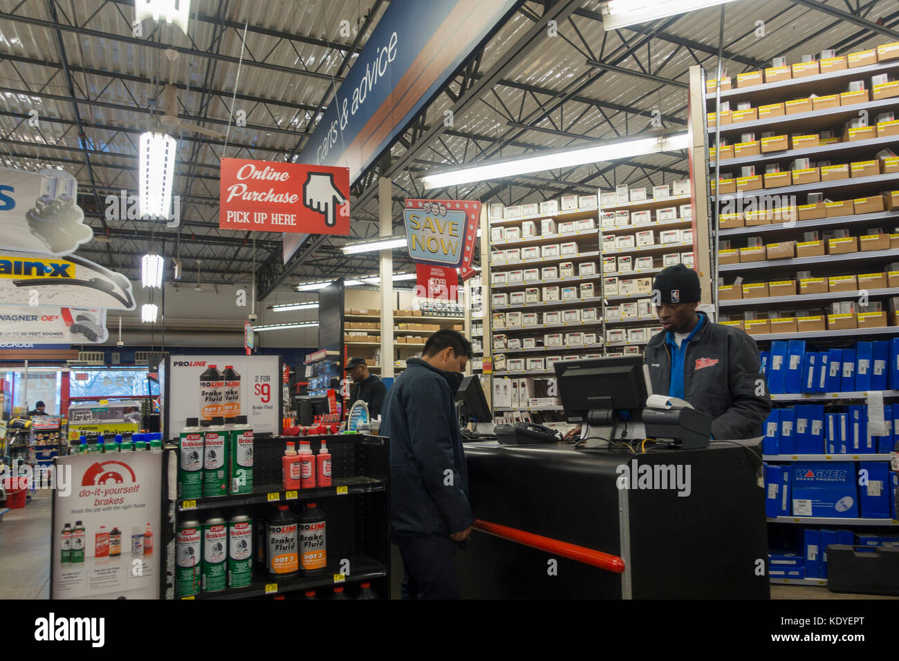 PEP Boys Autoteile-Geschäft in Brooklyn NYC Stockfotografie - Alamy