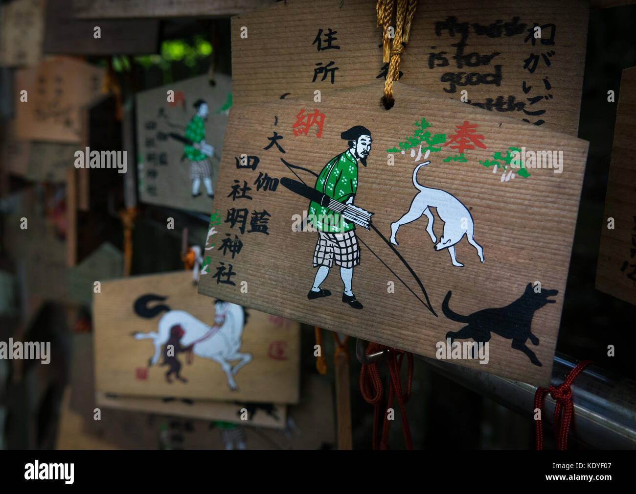 Ema Holz- Plaques in der Anbeter Gebete oder Wünsche schreiben, in Kongobuji Tempel, Koya-san, Präfektur Wakayama, Japan hängen Stockfoto