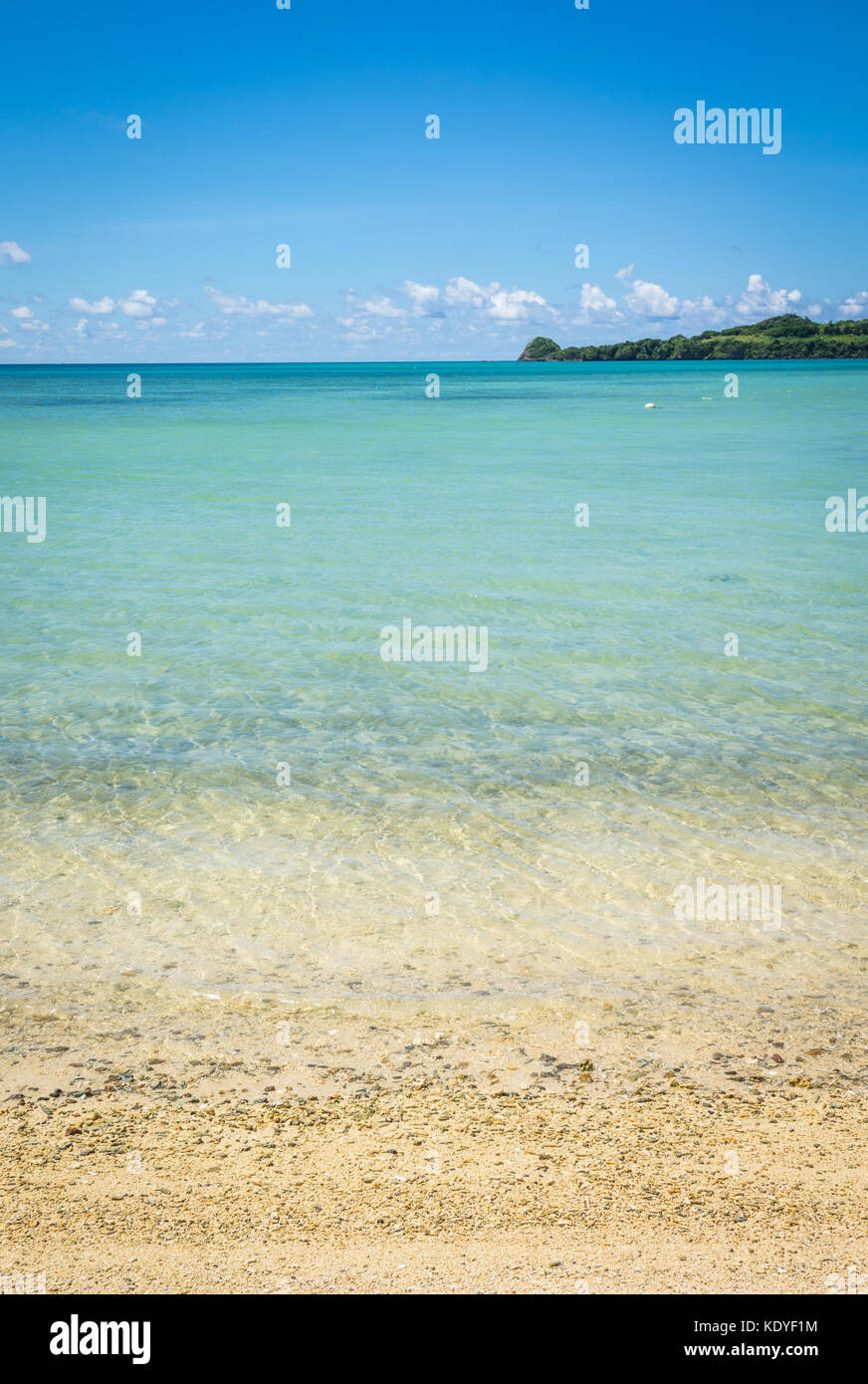 Das kristallklare Wasser der Sukuji Strand auf Ishigaki-jima, yaeyama Inseln, in der Präfektur Okinawa, Japan Stockfoto