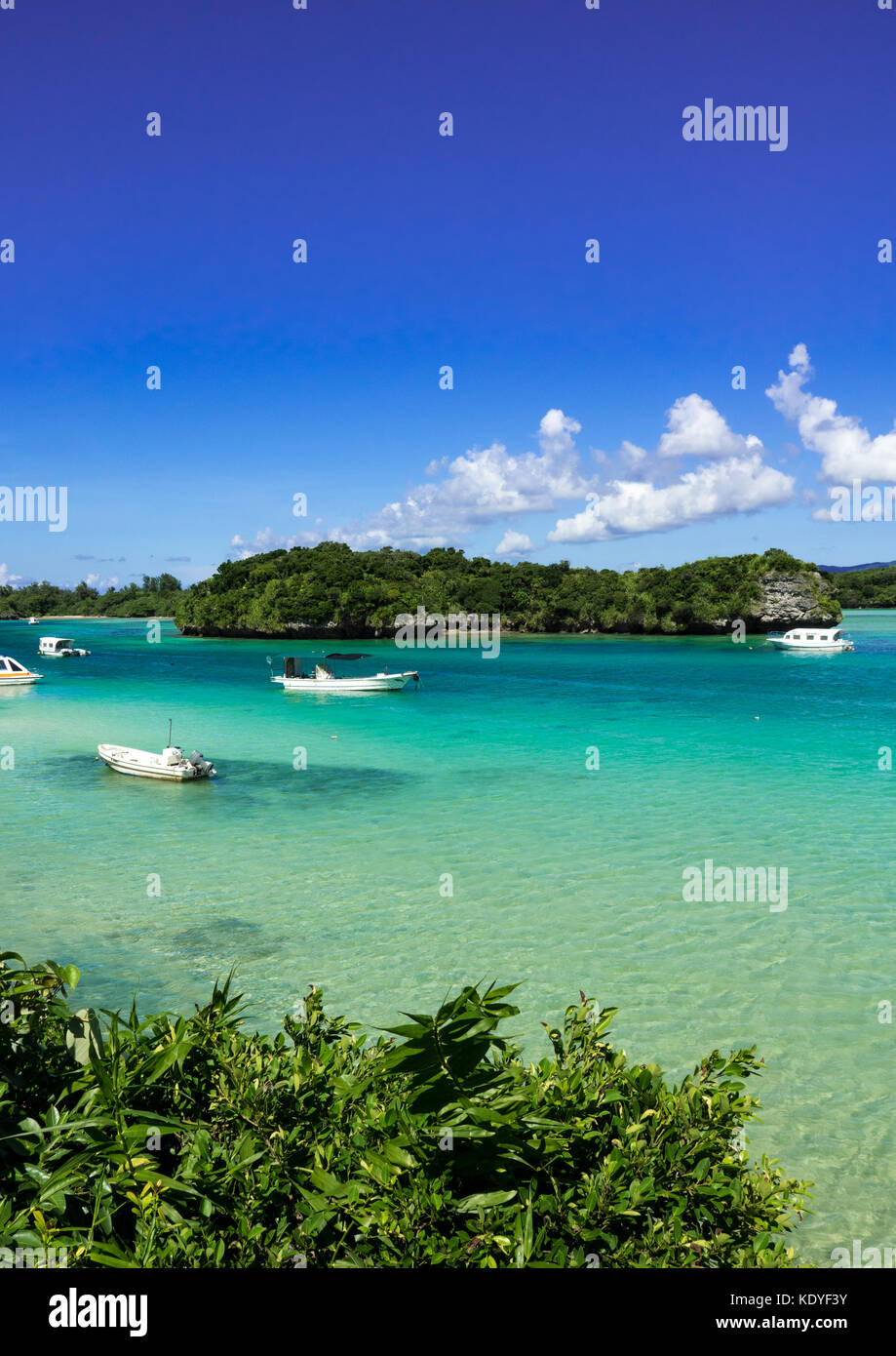 Blick auf malerische Kabira Bucht und das kristallklare Wasser, Ishigaki-jima, yaeyama Inseln, in der Präfektur Okinawa, Japan Stockfoto