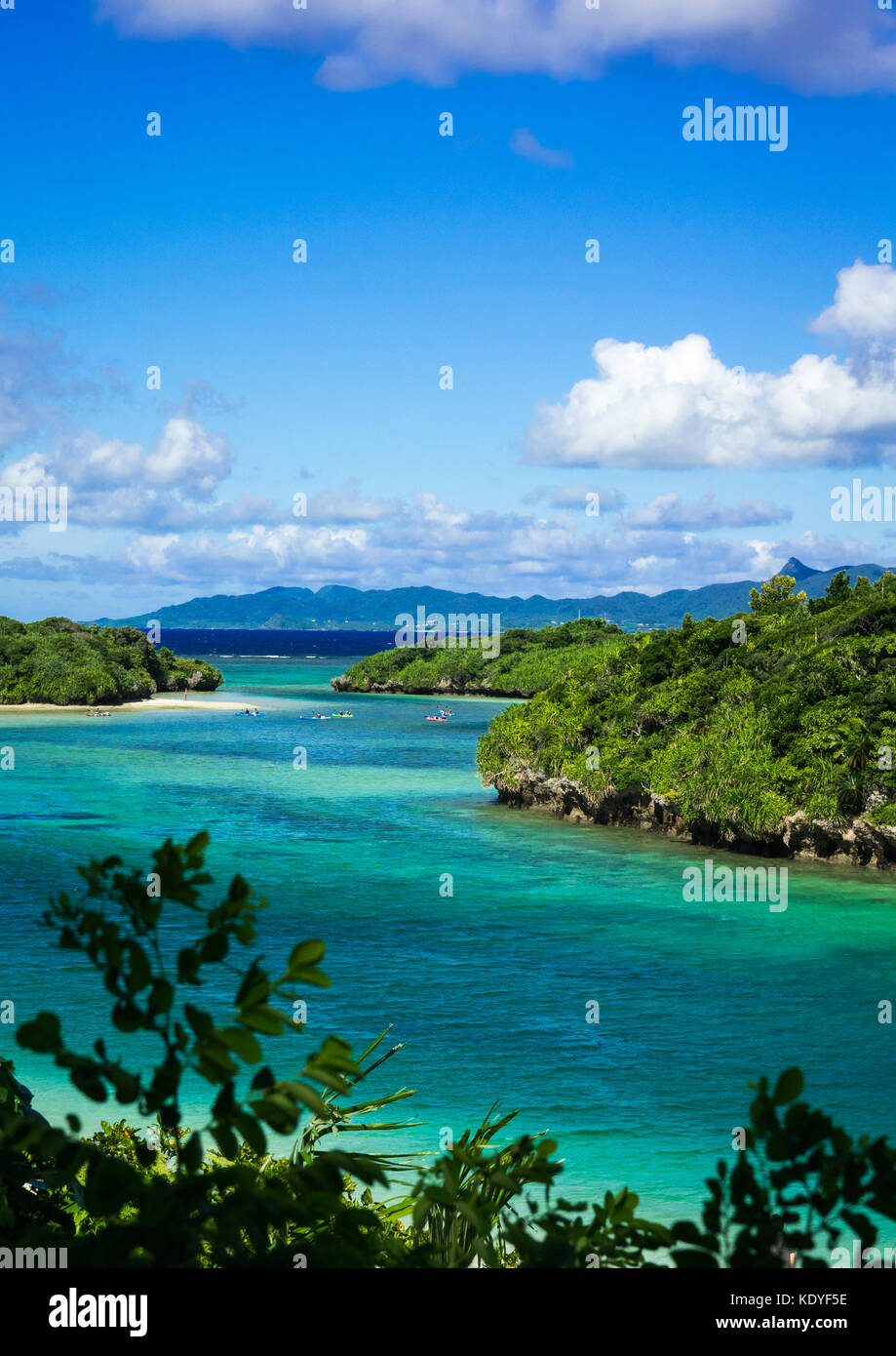 Blick auf malerische Kabira Bucht und das kristallklare Wasser, Ishigaki-jima, yaeyama Inseln, in der Präfektur Okinawa, Japan Stockfoto