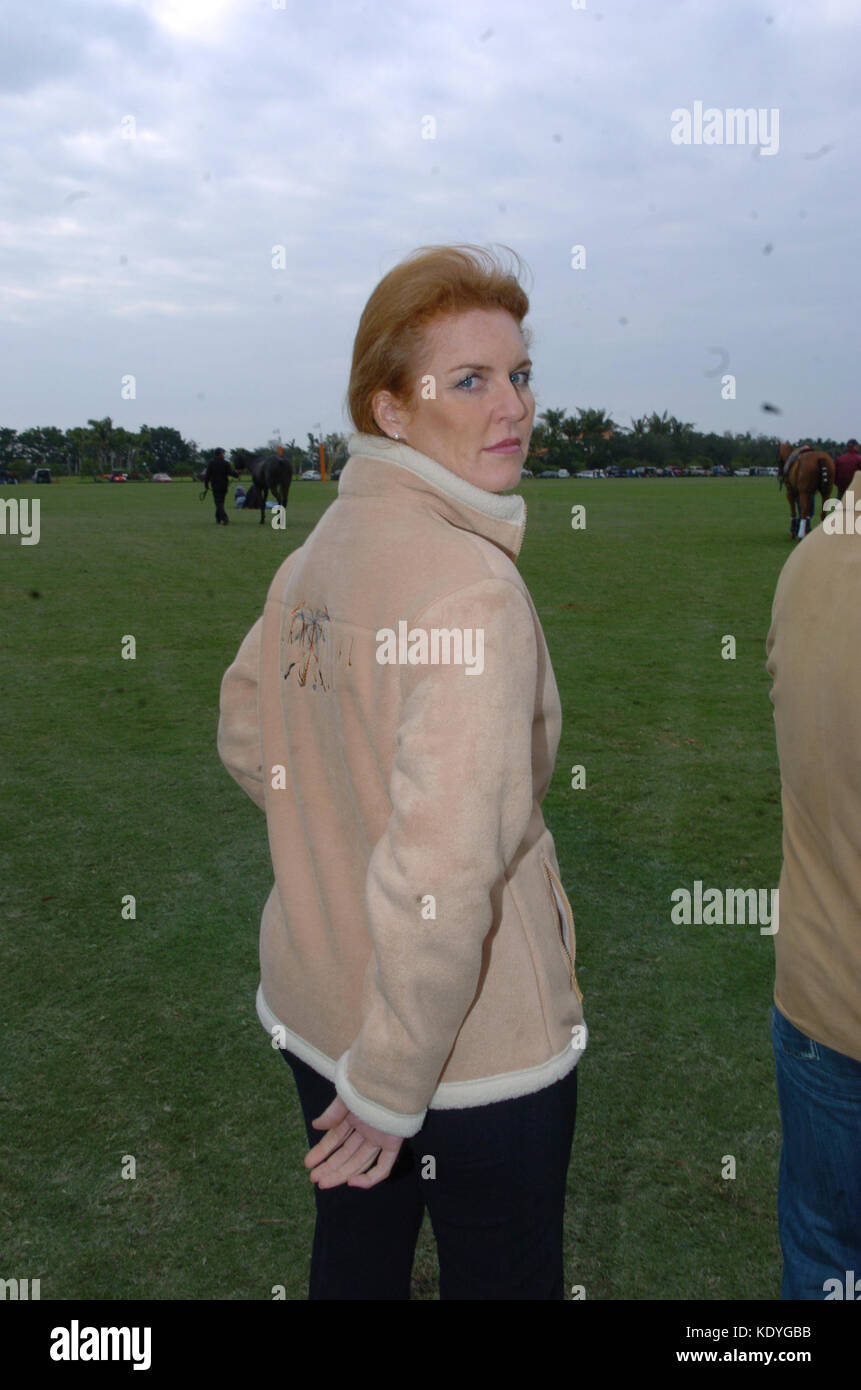 Wellington, FL-FEBRUAR 05; (EXKLUSIVE BERICHTERSTATTUNG) Sarah Ferguson Duchess of York genießt einen Tag mit Oscar Bermudz im Palm Beach Polo and Country Club in Wellington Florida. Februar 2005. Miami Beach, Florida People: Sarah Ferguson Duchess of York Transmission Ref: FLXX Credit: Hoo-Me.com/MediaPunch ***NO UK*** Stockfoto