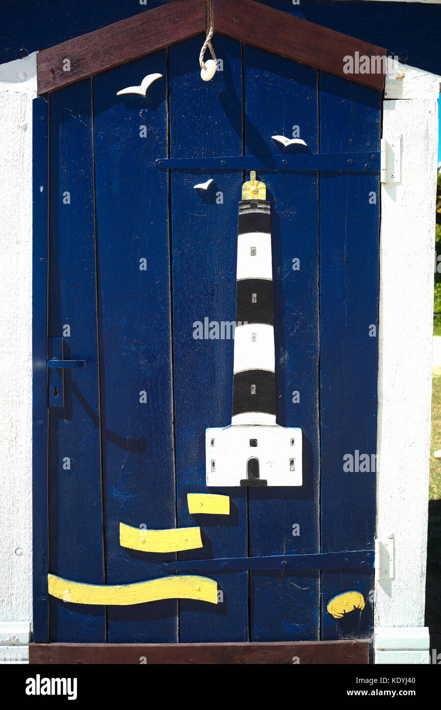 ILE D'OLÉRON CHARENTE MARITIME FRANKREICH - BATEAUX DE PËCHE ET CABANES - LE PHARE ET KABINEN DE PLAGES - INSEL OLERON FRANKREICH © Frédéric BEAUMONT Stockfoto