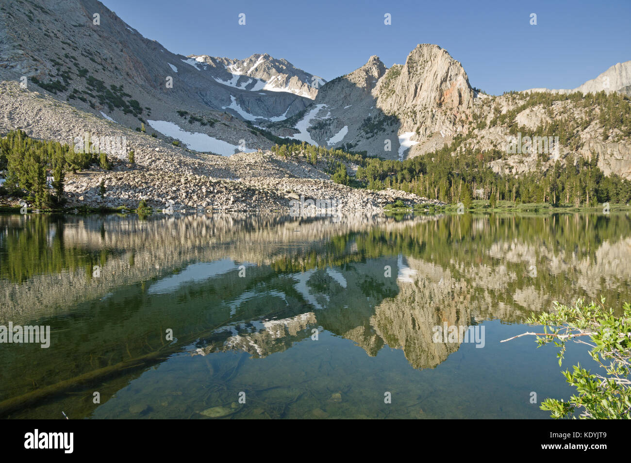 Reflexion der Becken und Becken im Süden Berge in Horton Lake in der Nähe von Bishop california Stockfoto