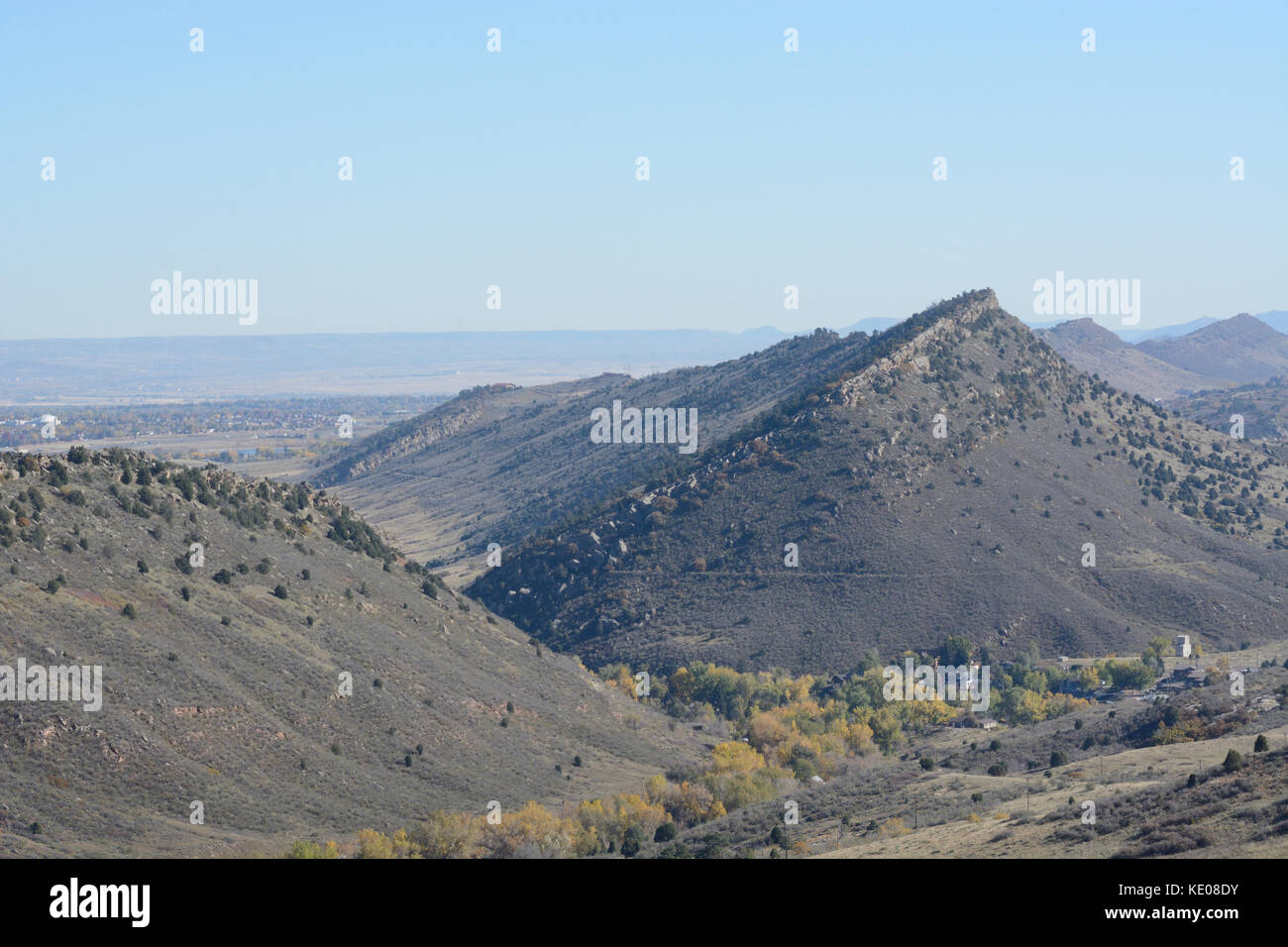 Anzeigen von Rocky Mountain Foothills einschließlich Mount glennon und Dakota Ridge von Red Rocks Park Stockfoto