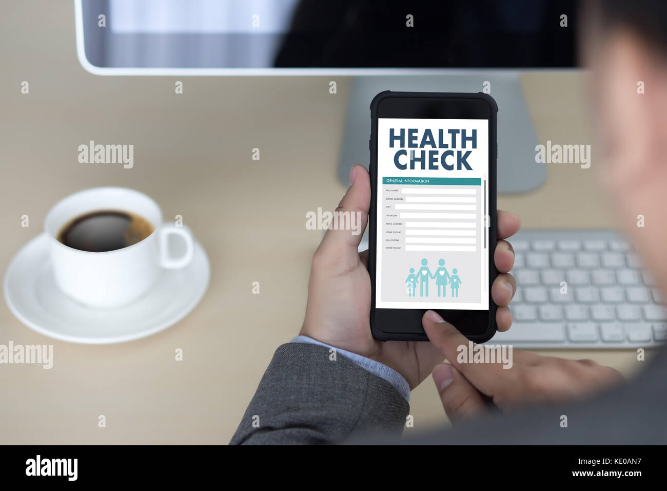 Digital Health Check Konzept arbeiten mit Computer Interface als medizinische Versorgung Stockfoto