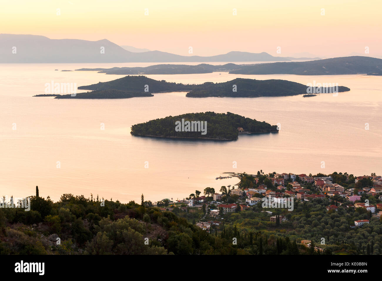 Das Dorf Nydri auf Lefkada Insel in Griechenland. Stockfoto