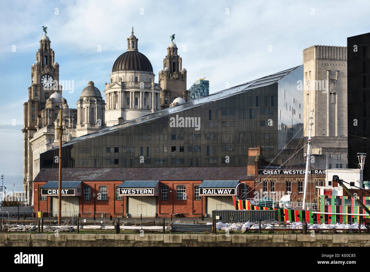 Liverpool. RIBA Norden (von Broadway Malyan entworfen), das Königliche Institut für britischen Architekten neue Architektur Mitte 2017 auf Mann Island eröffnet Stockfoto