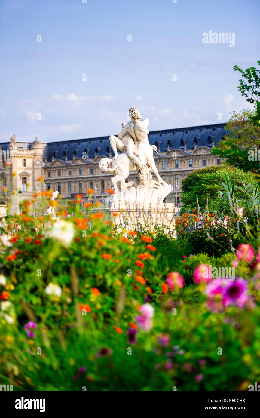 Statuen im garten der tuilerien Fotos und Bildmaterial in hoher