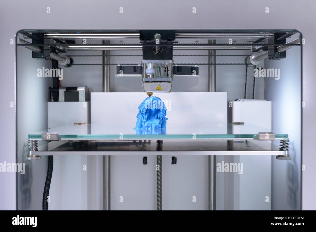3D-Drucker, Drucken einer 3d selfie mit PLA (Polylactid) Filament, menschliche Büste - Close Up - Vorderansicht Stockfoto
