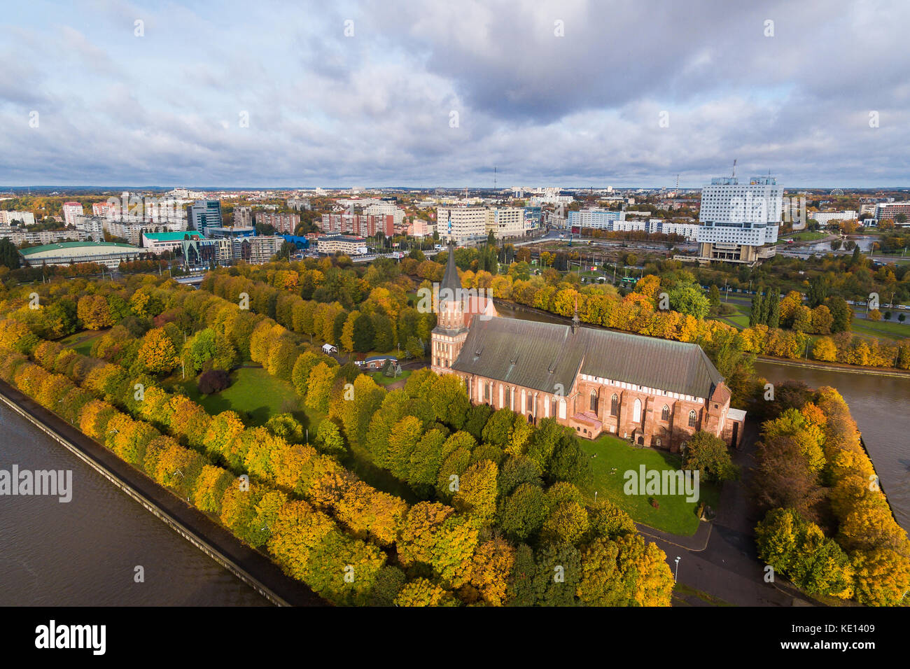 Luftaufnahme der Kathedrale von Kaliningrad im Herbst Stockfoto