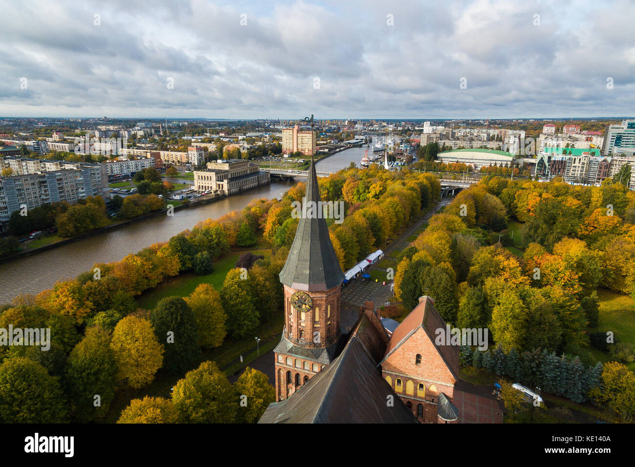 Luftaufnahme der Kathedrale von Kaliningrad im Herbst Stockfoto