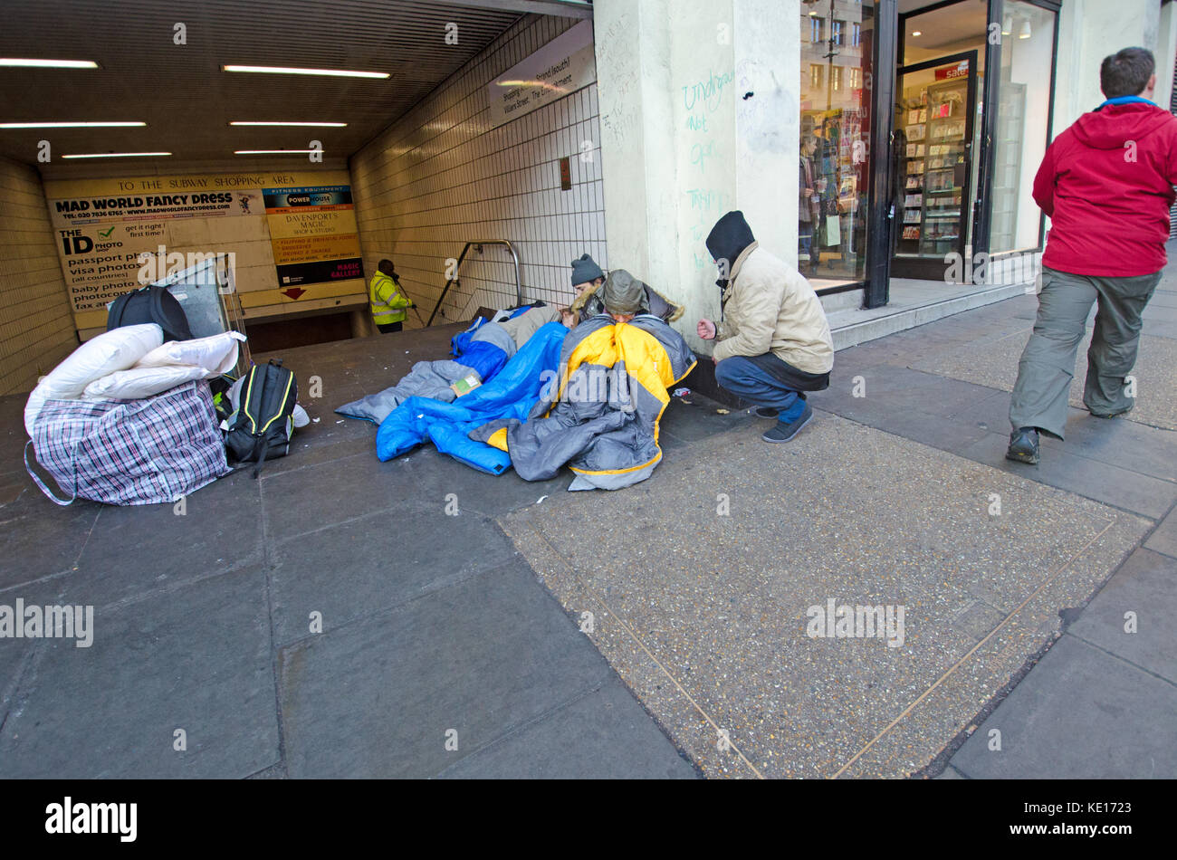 London, England, UK. Obdachlose Männer schlafen die Litze Stockfoto