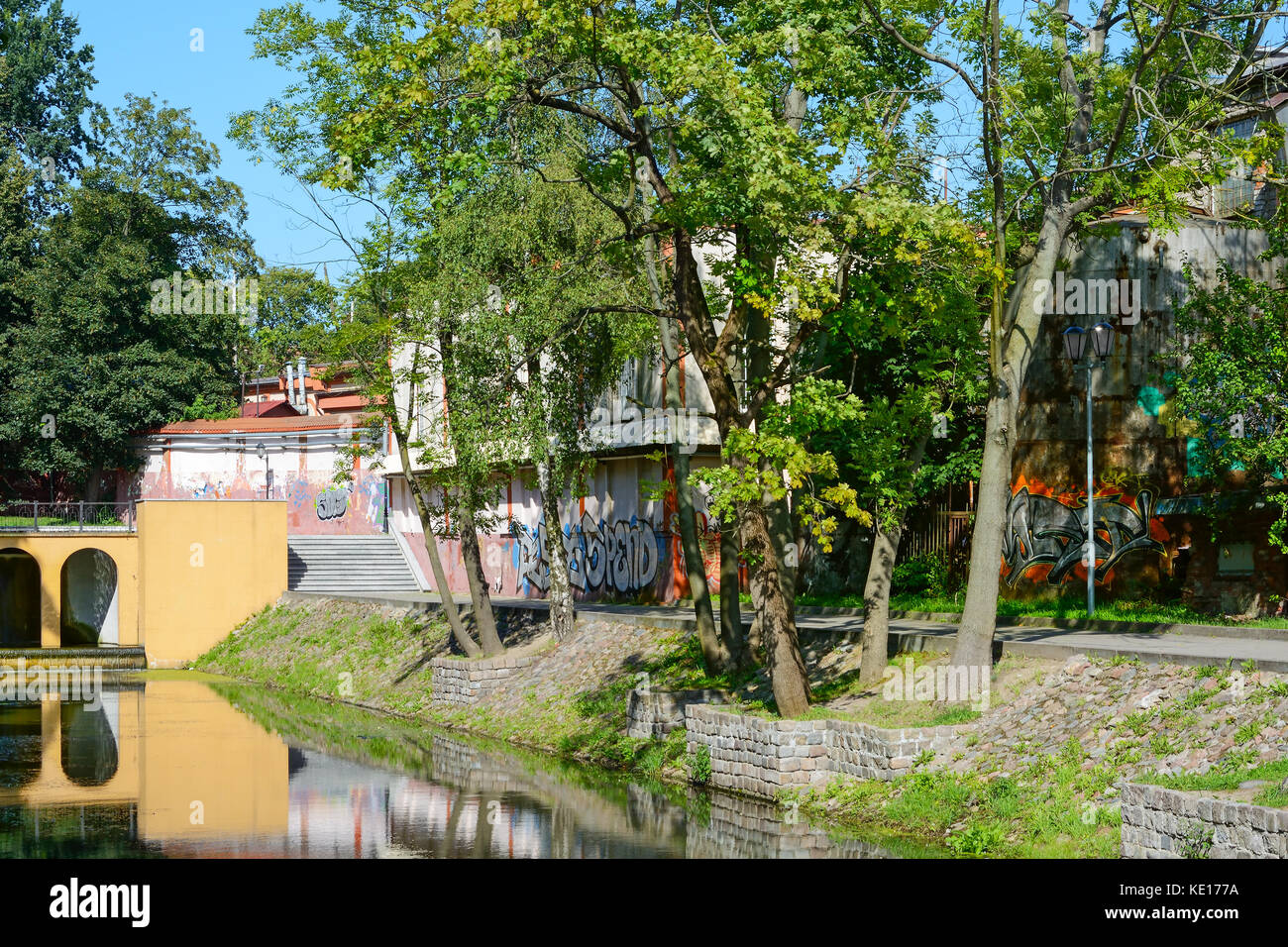 Kaliningrad, einer malerischen Ufer der unteren Teich Stockfoto