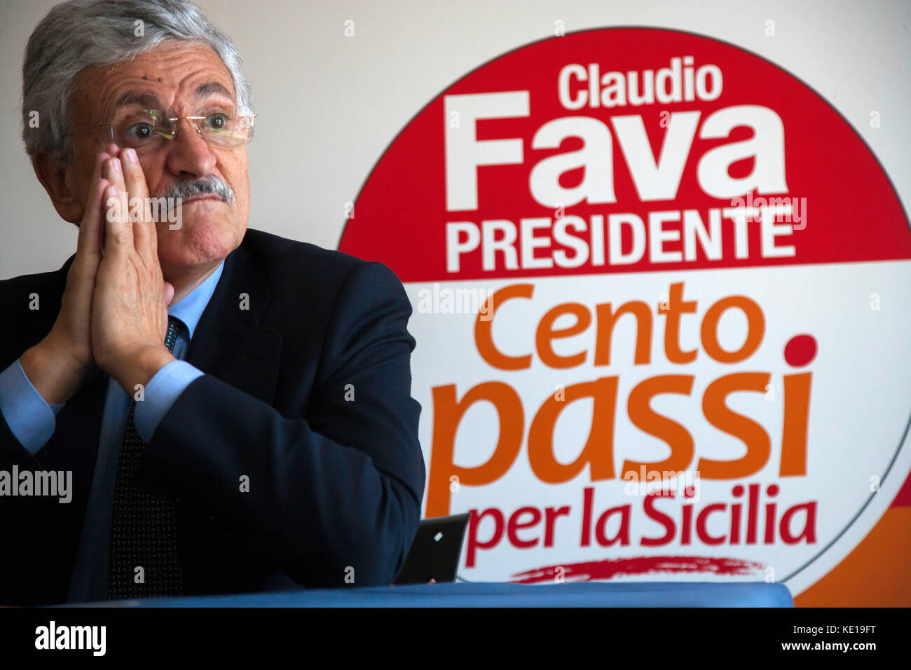 Massimo d'Alema bei der Pressekonferenz von Claudio Fava Kandidatur für das Amt des Präsidenten der Region Sizilien zu unterstützen. Stockfoto