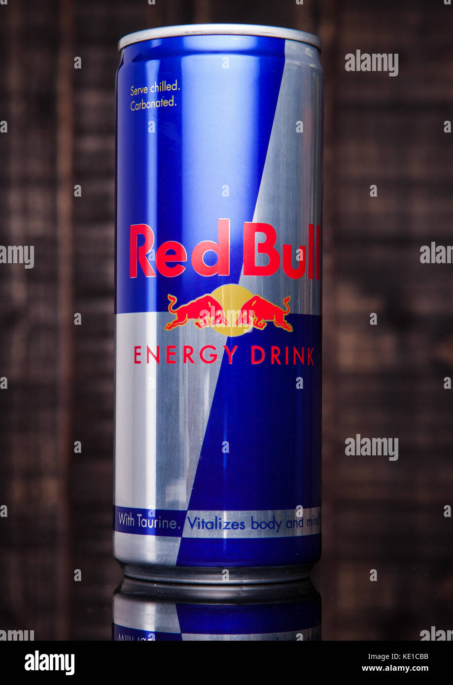 LONDON, GROSSBRITANNIEN-15. SEPTEMBER 2016: Dose Red Bull Energy Drink. In Bezug auf den Marktanteil ist Red Bull das beliebteste Energy Drink im wo Stockfoto