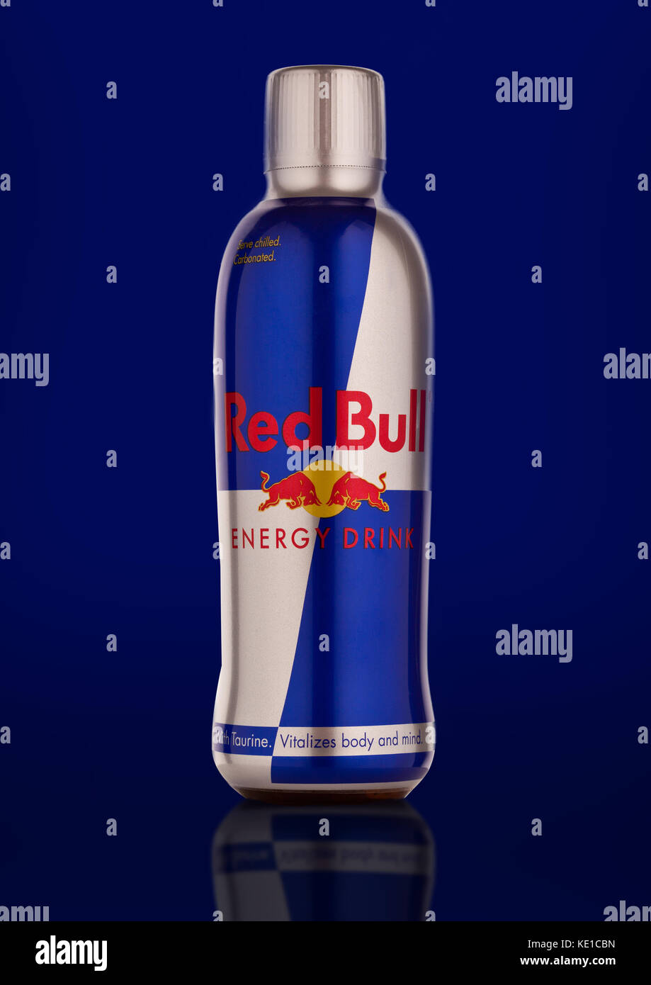 London, Großbritannien, 3. September 2016 Flasche Red Bull Energy Drink. in Bezug auf den