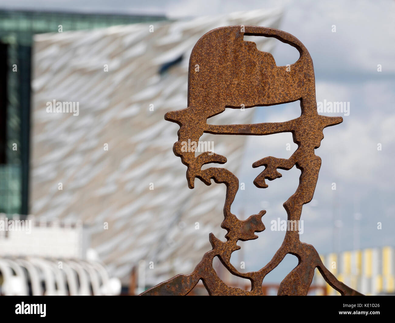 Statue von Charlie Chaplin im Titanic Quarter 2 in Belfast Stockfoto