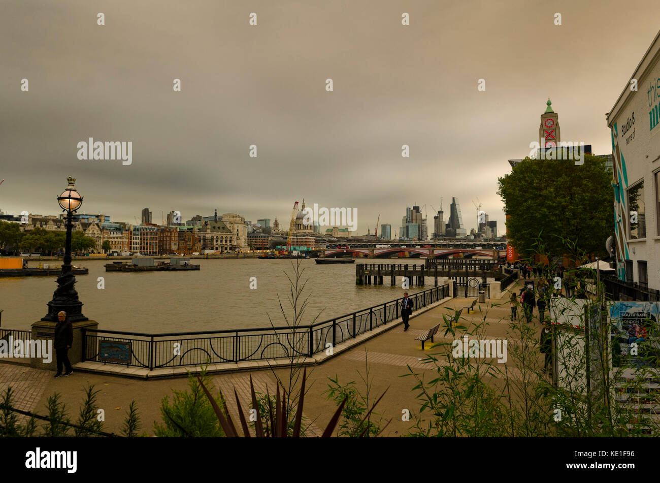 Die City von London von der Südseite der Themse. Stockfoto