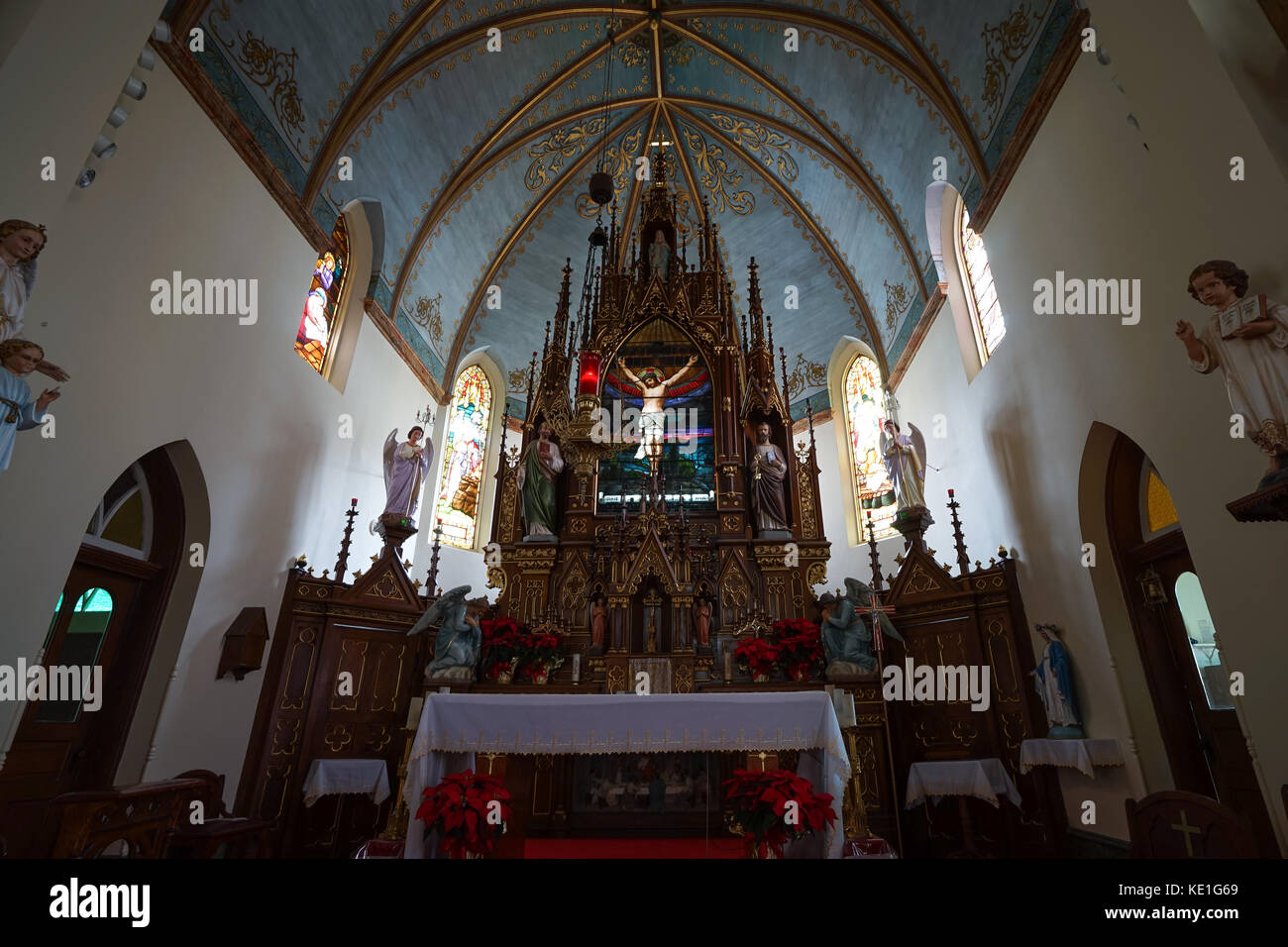 Dezember 30, 2015 Schulenburg, Texas, USA: Geburt Marias, Jungfrau der katholischen Kirche altair Details in den hohen Bergen, Teil der bemalten Kirchen Stockfoto
