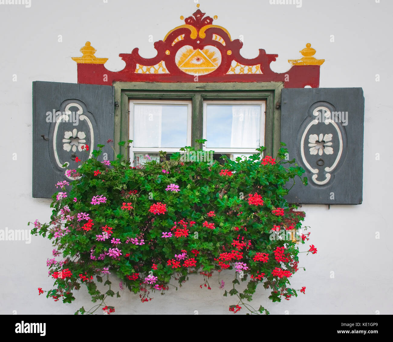 De - Bayern: traditionelle bayerische Fenster aufzurufen Stockfotografie -  Alamy