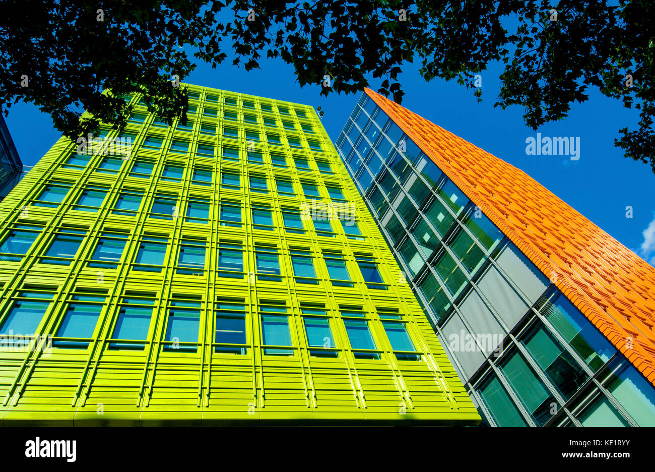 London, England, Vereinigtes Königreich. Zentrale St Giles - Bürogebäude / Restaurants (Renzo Piano) im St Giles High Street, Camden. Stockfoto