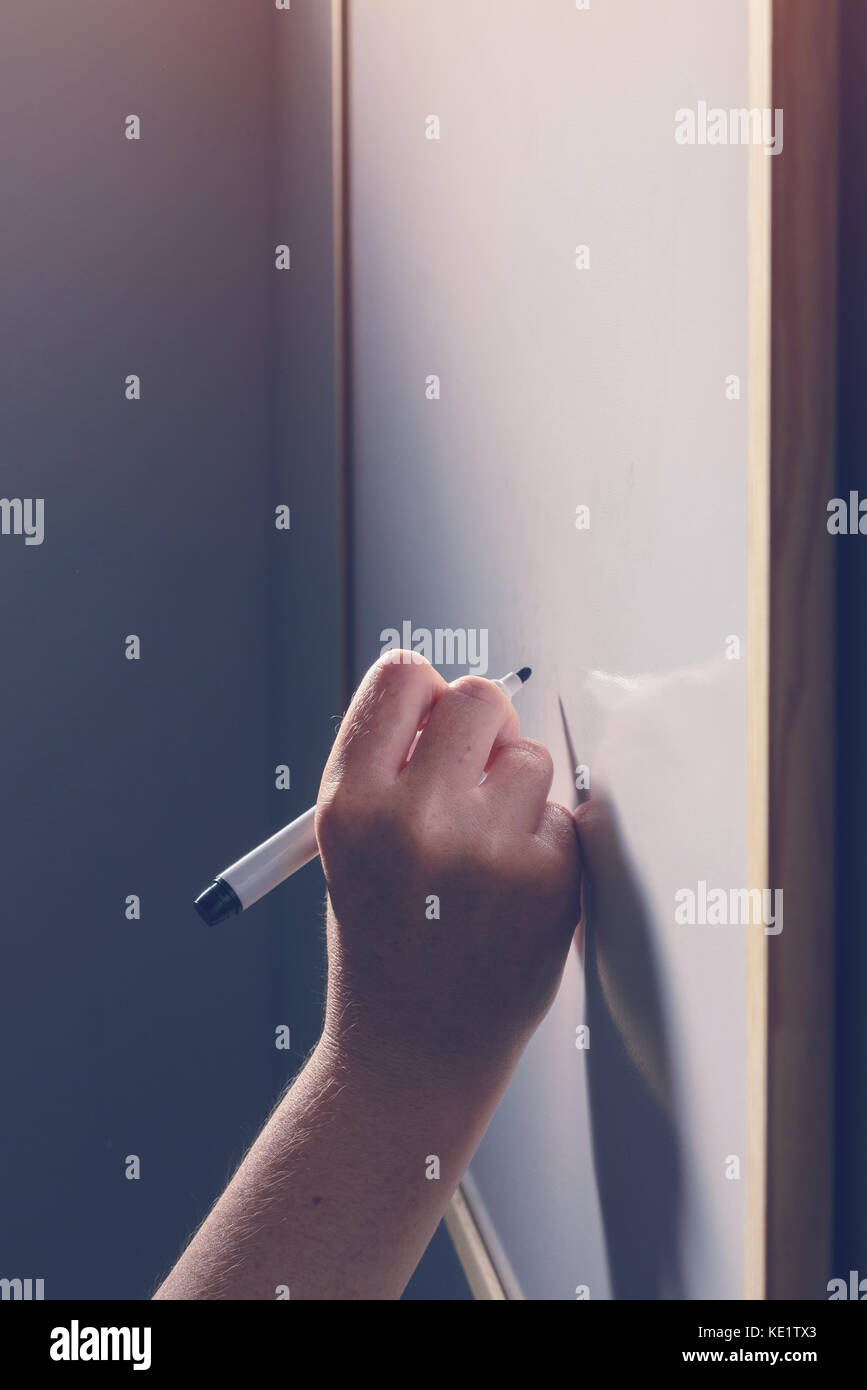 Handschrift auf der Tafel Oberfläche - Büro, Geschäft und Bildung Konzept Stockfoto