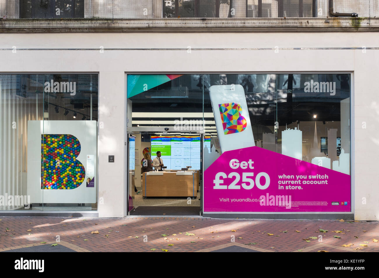 Yorkshire Bank hat das erste seiner neuen B Bank Zweigstellen in New Street, Birmingham Stockfoto