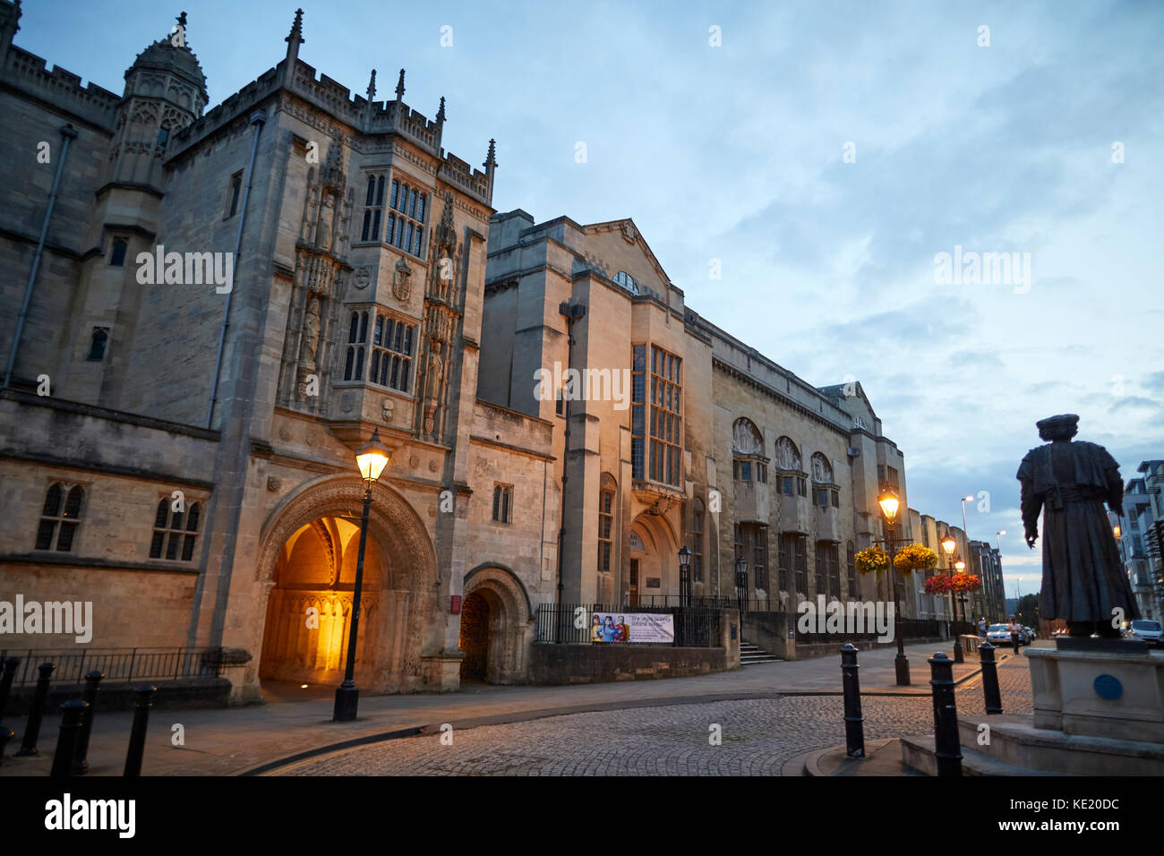 Statue des Indischen reformer Raja Rammohun Roy an der Bristol Central Library Bristol City Centre Stockfoto