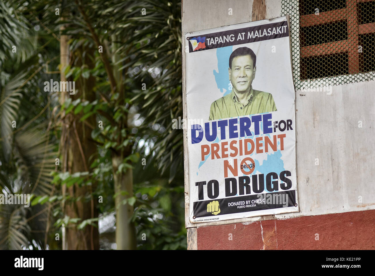 Philippinen Präsident Rodrigo duterte Plakat seine umstrittenen Krieg gegen Drogen Förderung/nein zu Drogen. Stockfoto