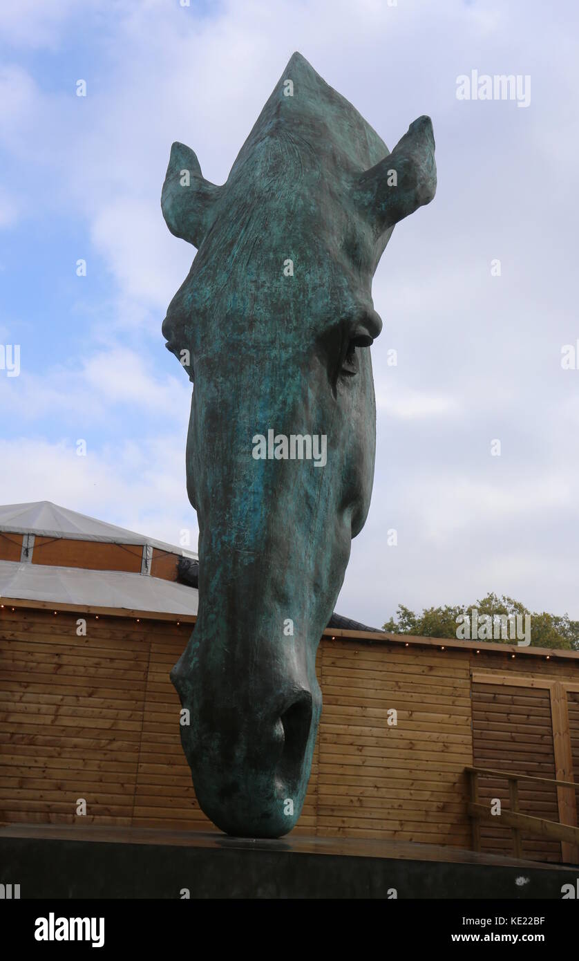 Noch Wasser von nic fiddian-green bronze Pferdekopf Skulptur Marble Arch London UK Oktober 2017 Stockfoto