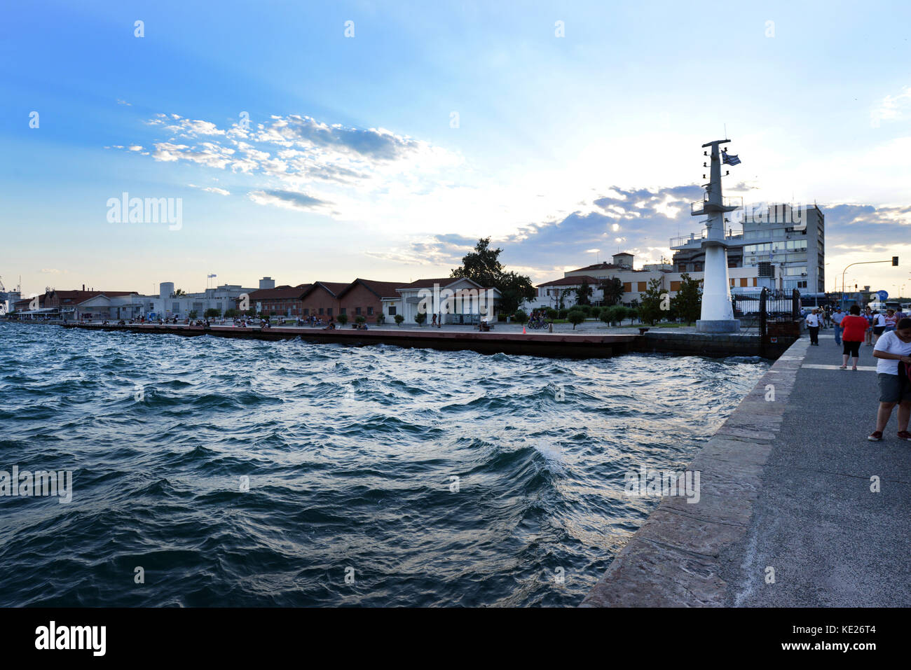 Die Promenade entlang der Uferpromenade von Thessaloniki. Stockfoto