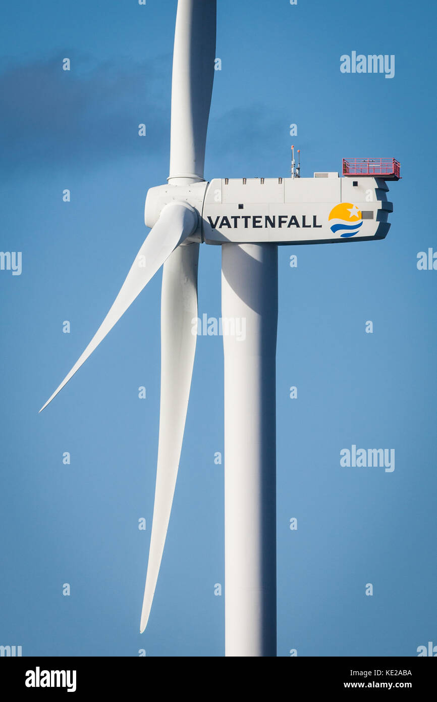 Turbinen auf dem Ormonde Offshore Wind Farm in der Nähe von Barrow-in-Furness, die durch den schwedischen Energiekonzern Vattenfall betrieben wird. Stockfoto