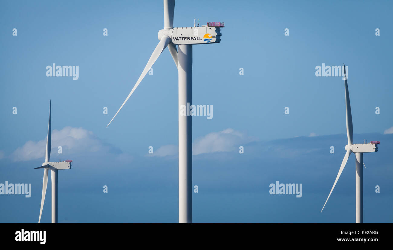 Turbinen auf dem Ormonde Offshore Wind Farm in der Nähe von Barrow-in-Furness, die durch den schwedischen Energiekonzern Vattenfall betrieben wird. Stockfoto
