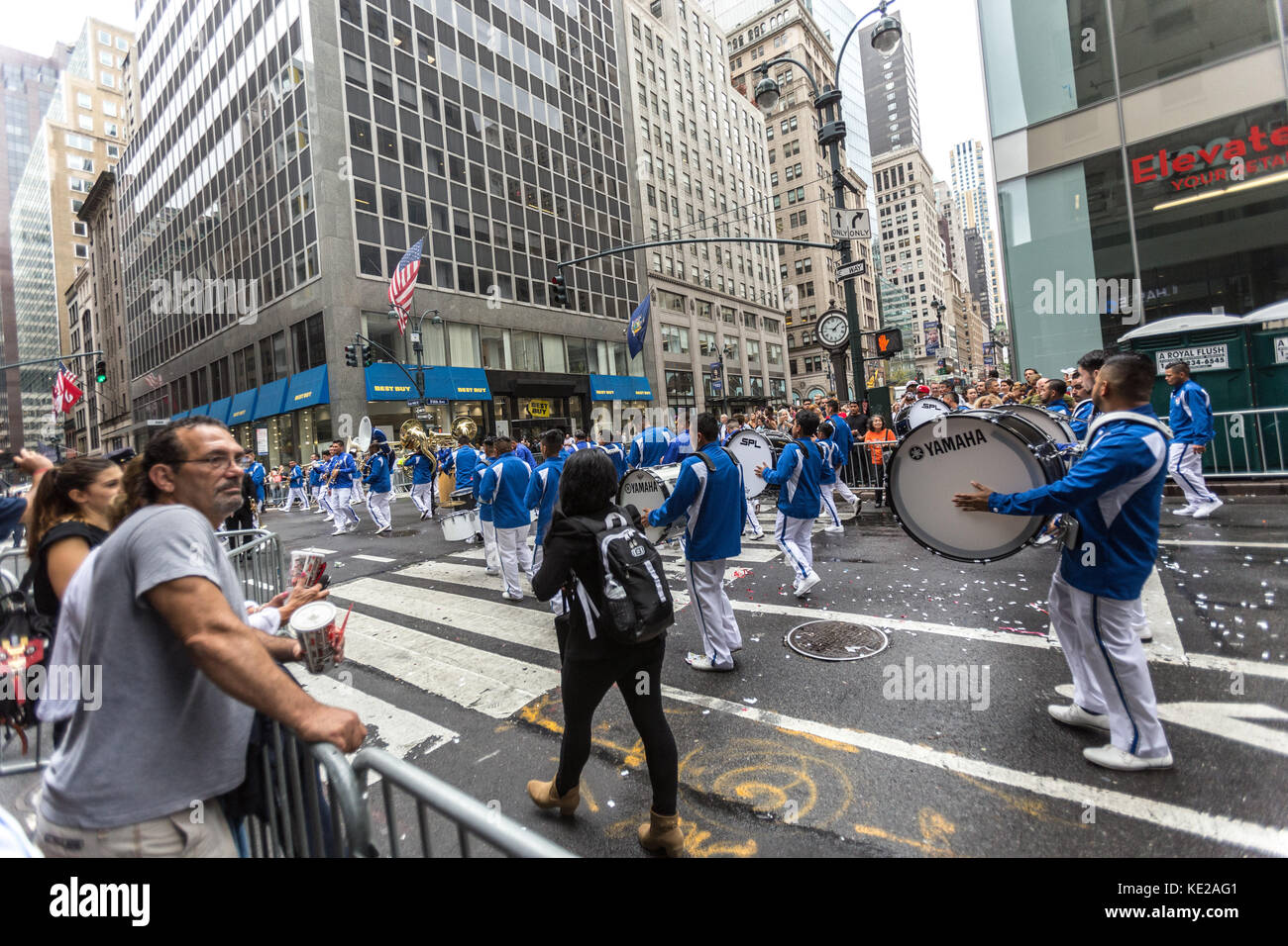 Ansicht der marching band der Hispanic Day Parade in Manhattan, NY. Stockfoto