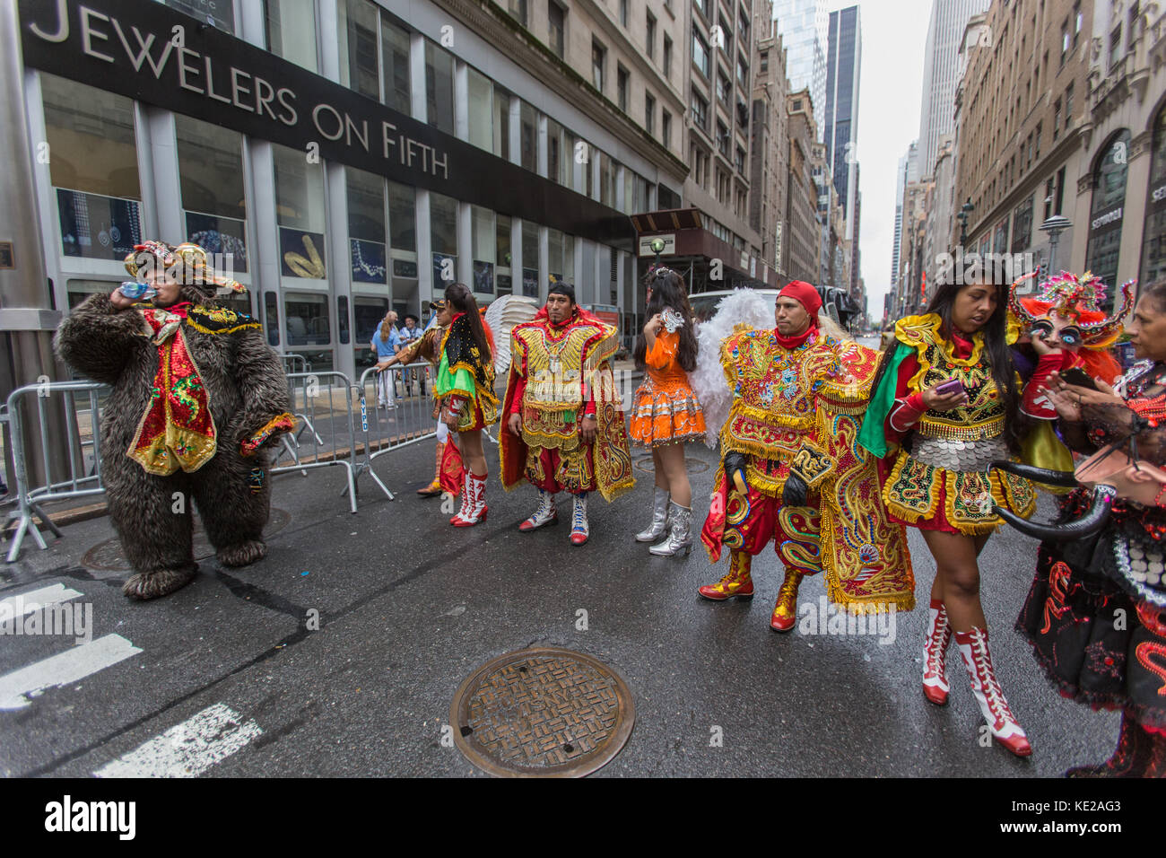 Die Teilnehmer an der Hispanic Day Parade auf der Fifth Avenue, Manhattan, NY Stockfoto