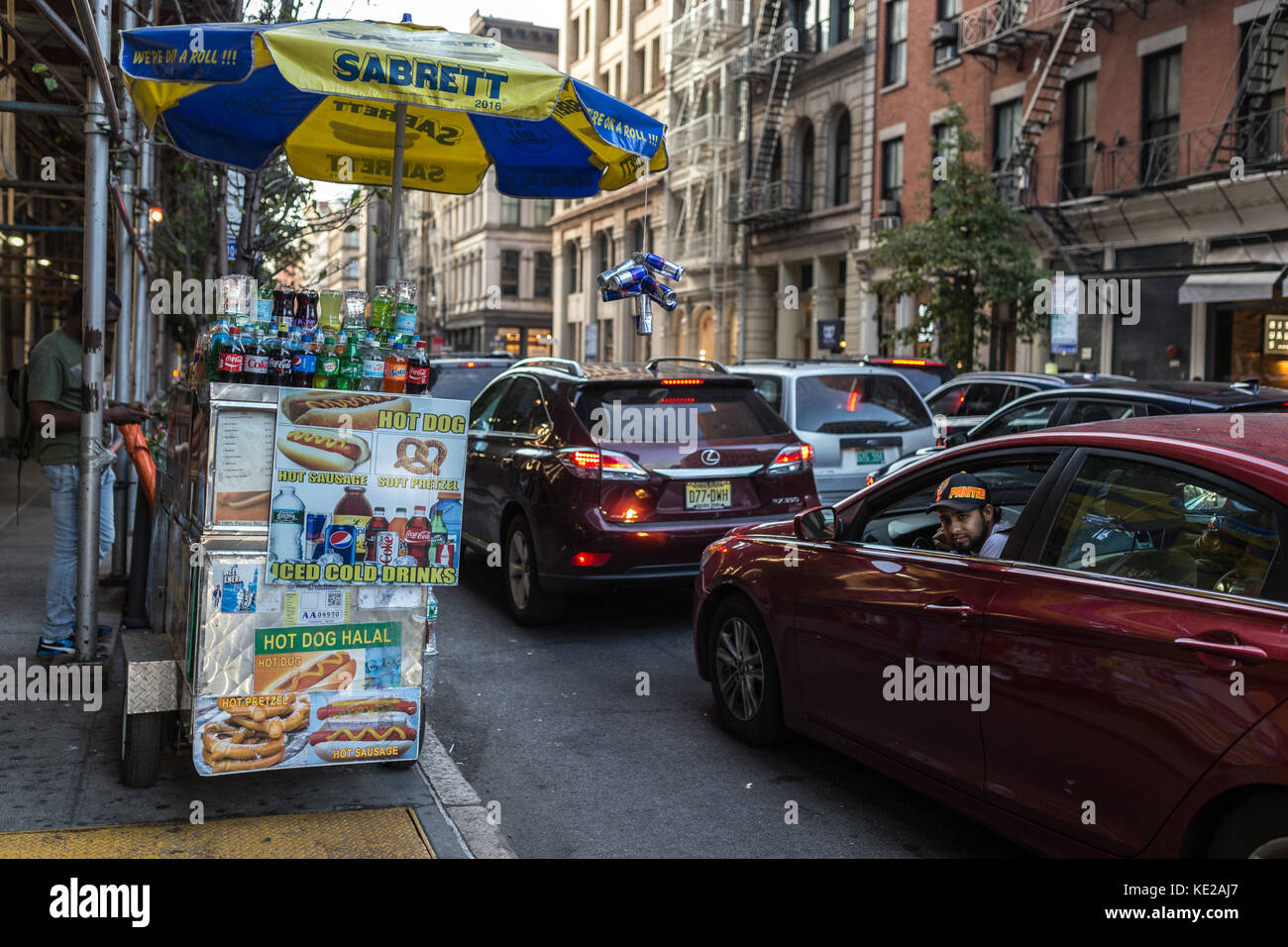 Hot Dog stand auf Bürgersteig auf Street in SoHo, Manhattan, NY. Stockfoto